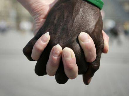 Siedmiolatek zapytał kolegę o kolor skóry, uznano go za rasistę