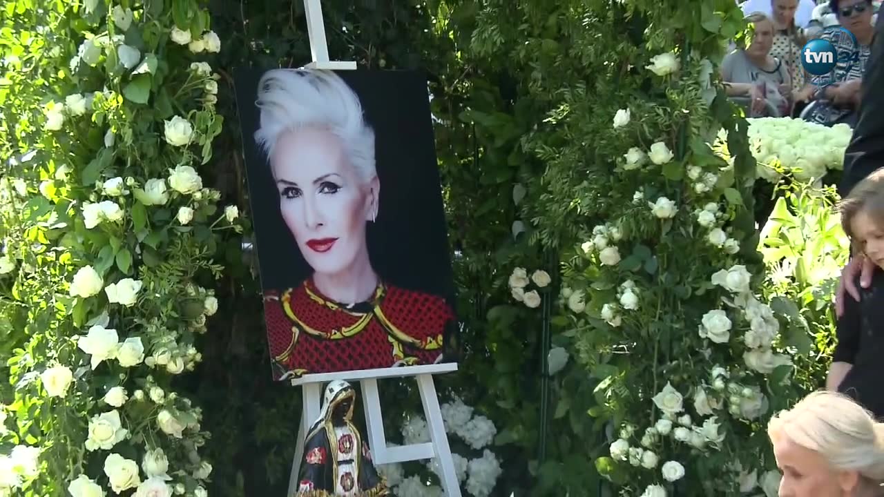 Kora spoczęła na warszawskich Powązkach. Żegnały ją tłumy fanów