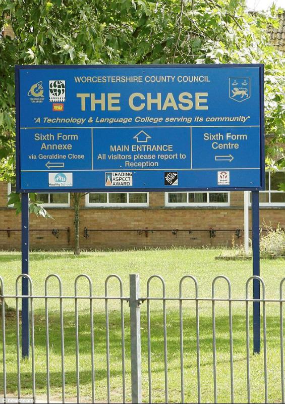 13-latek zaatakował nożem nauczyciela i uczennicę