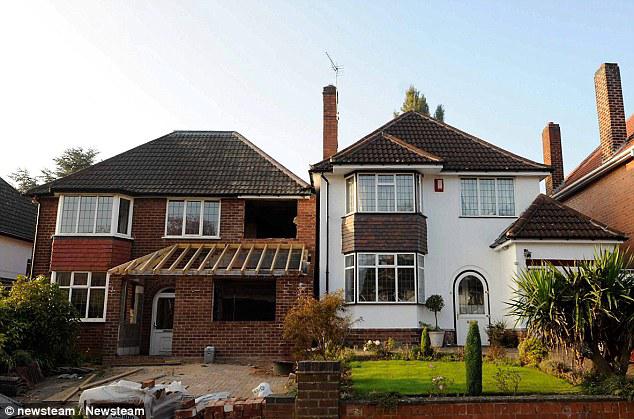 Zamienił dwa wolnostojące domy w bliźniak