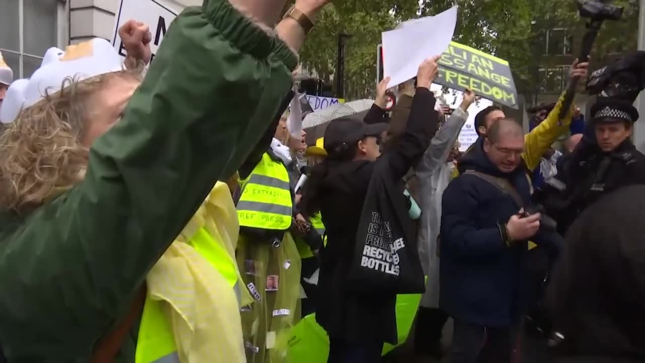 Protest zwolenników Juliana Assange’a w Londynie. Sąd nie odroczył procesu ekstradycyjnego założyciela WikiLeaks