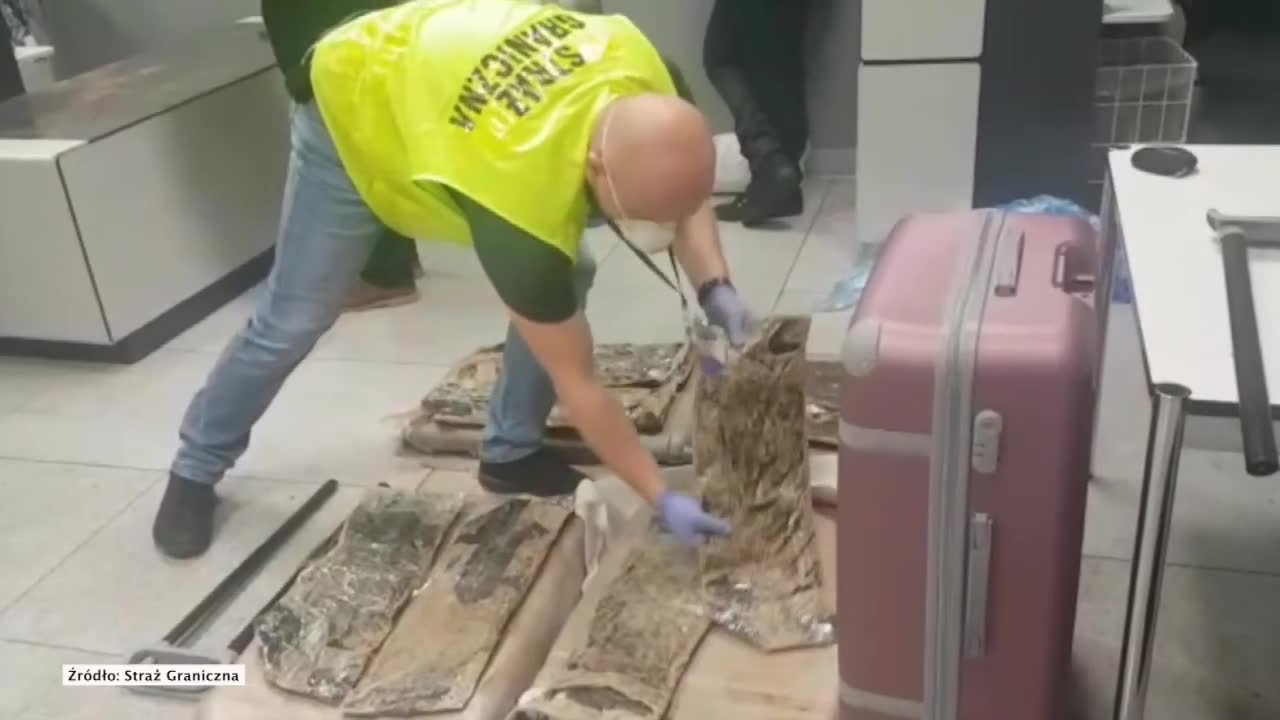 Brytyjczyk przewoził 11 kg heroiny w bagażu. Zatrzymano go w Polsce na lotnisku