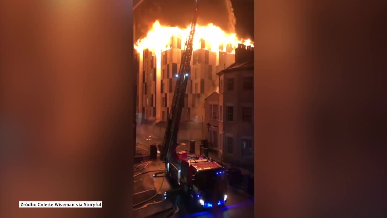 Pożar akademika w Bolton. Z ogniem walczyło ponad 200 strażaków