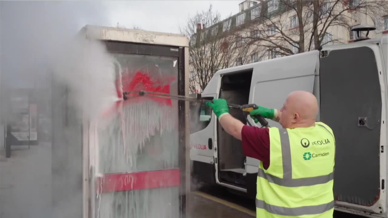 Zdewastowana synagoga i witryny sklepowe. Antysemicki incydent w Londynie