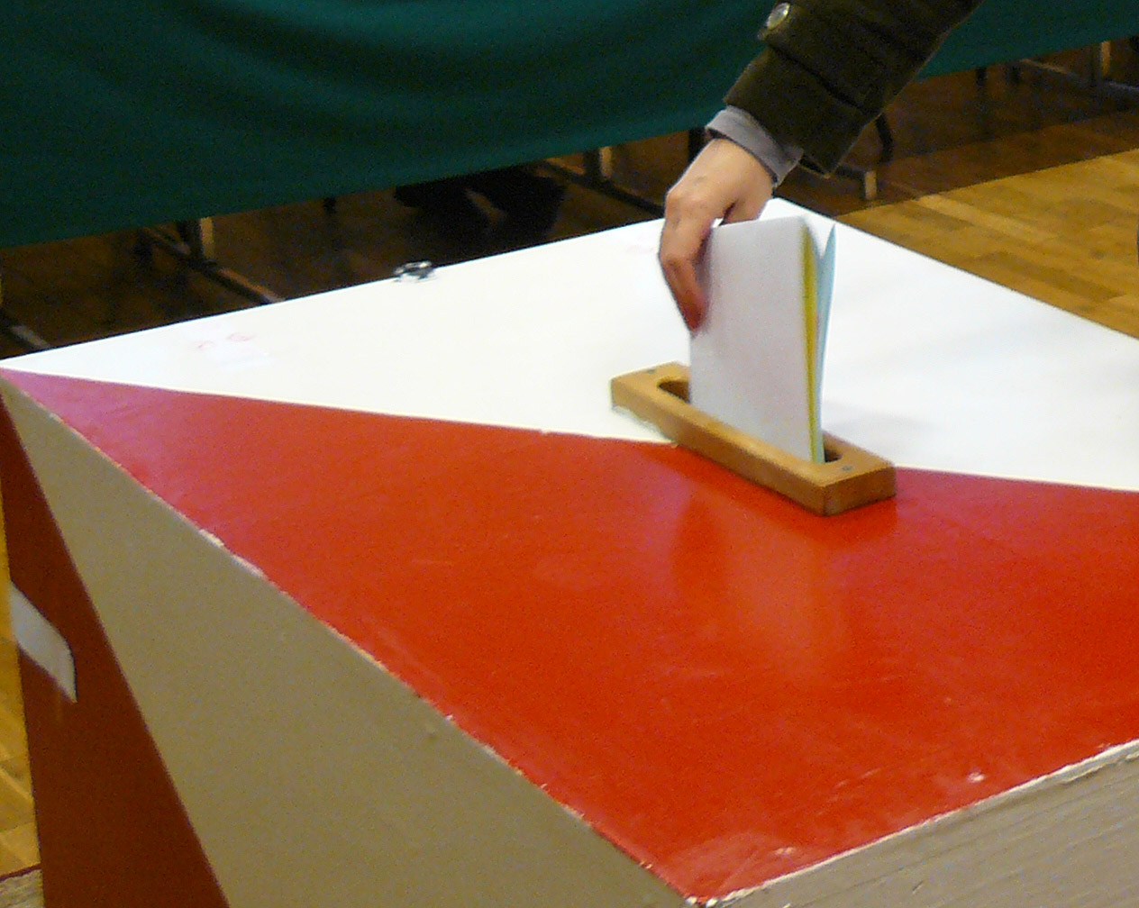 Pierwsze, cząstkowe wyniki referendum - rekordowo niska frekwencja