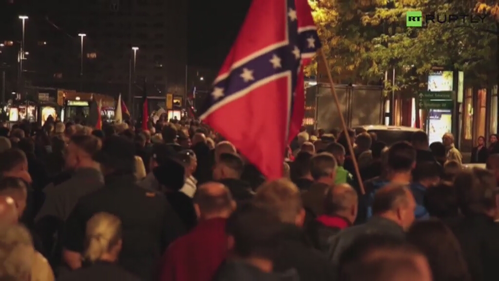 Otwierając granice dla migrantów rząd w Berlinie „prowadzi Europę w kierunku wojny domowej”