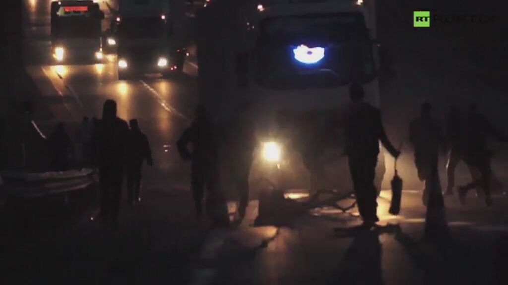 Nocne zamieszki w Calais. Uchodźcy zablokowali autostradę, policja odpowiedziała gazem łzawiącym
