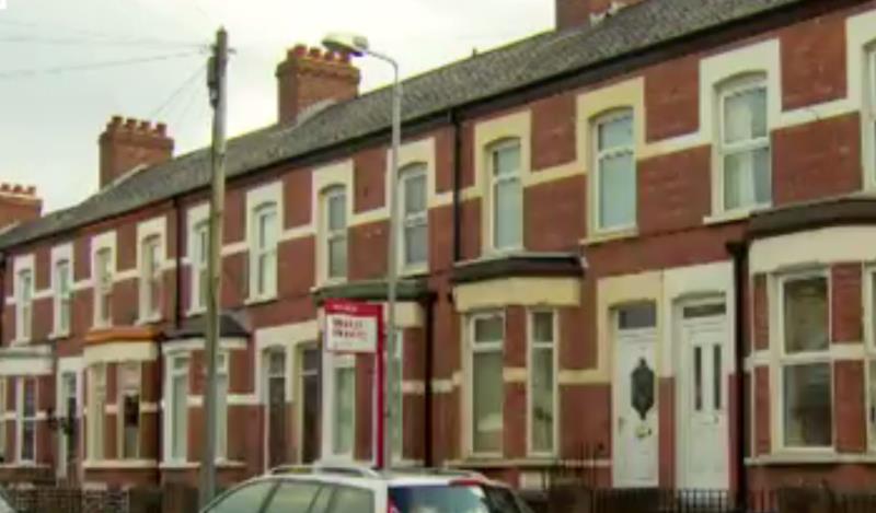 Dom Polki z Belfastu obrzucony kamieniami