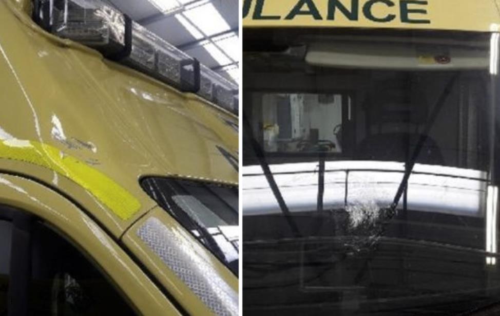Dwie karetki uszkodzone po ataku cegłami, obie miały zabrać tego samego pacjenta do szpitala