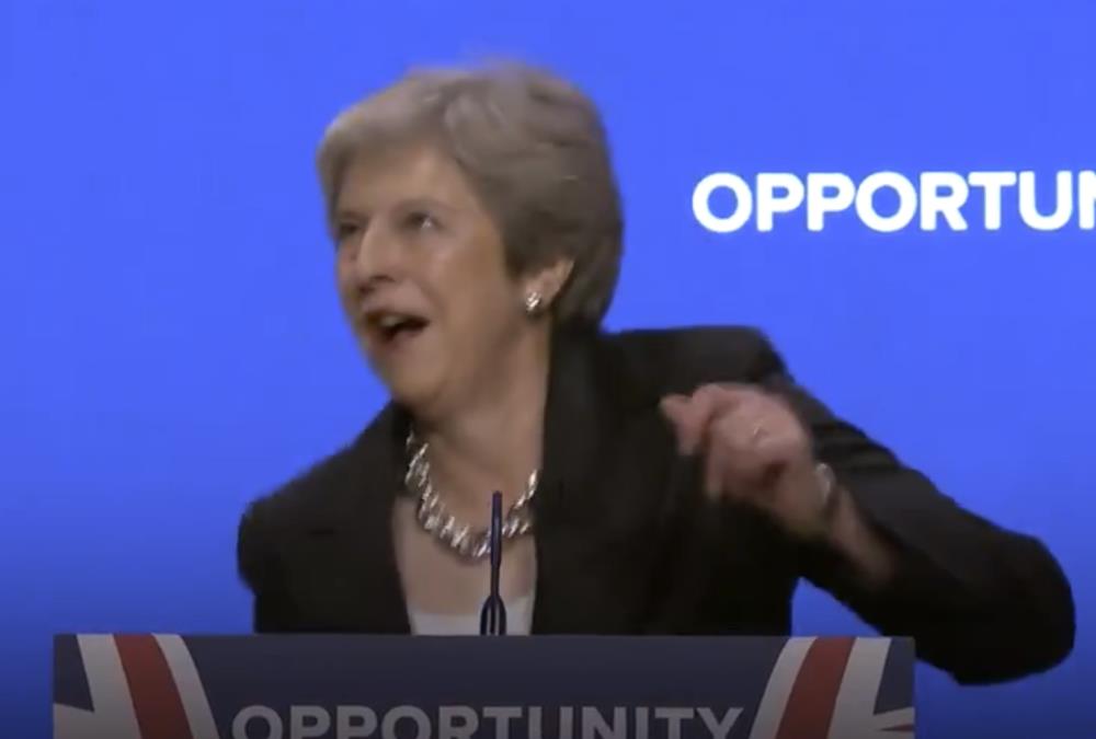 Theresa May tańczy Dancing Queen na konferencji w Birmingham