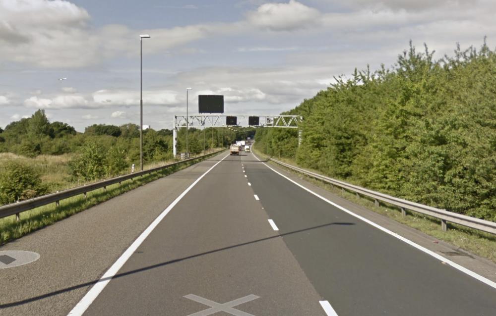 Ciało mężczyzny znalezione przy zjeździe z autostrady