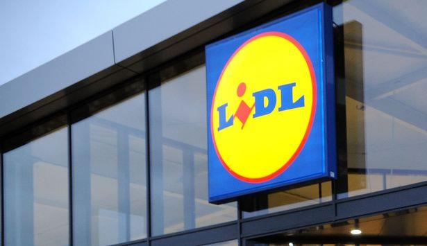 Lidl odmówił sprzedaży alkoholu rodzicom bo byli w sklepie  z nastoletnimi córkami