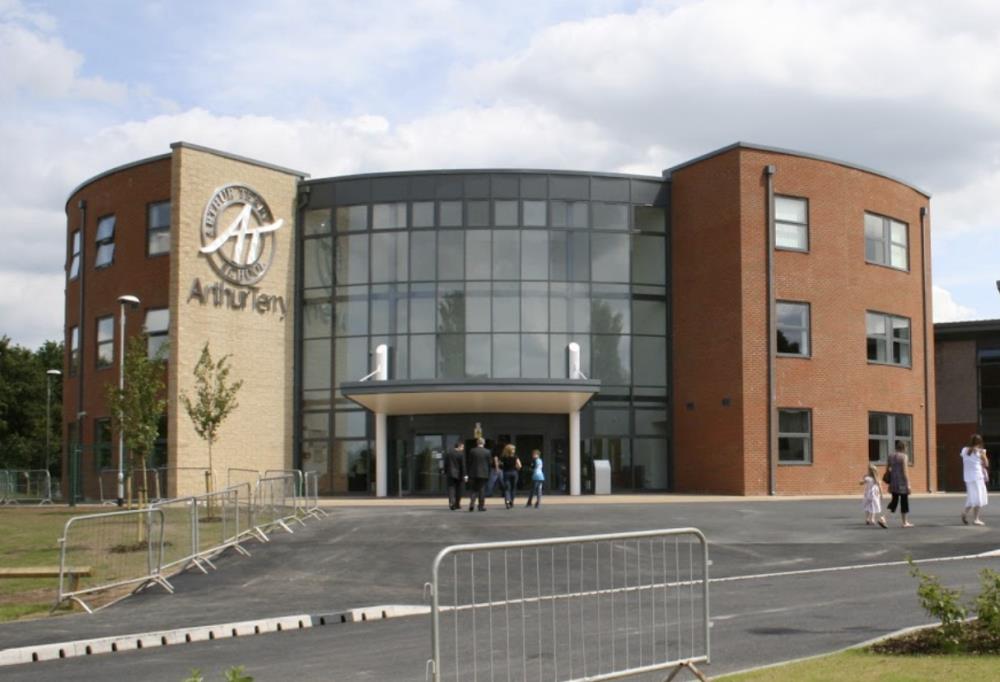 Policja bada groźby mówiące o tym, że w szkole w Sutton Coldfield będzie miała miejsce strzelanina