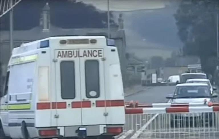 Pościg jak z filmu. Mężczyzna uciekał przed policją skradzionym ambulansem