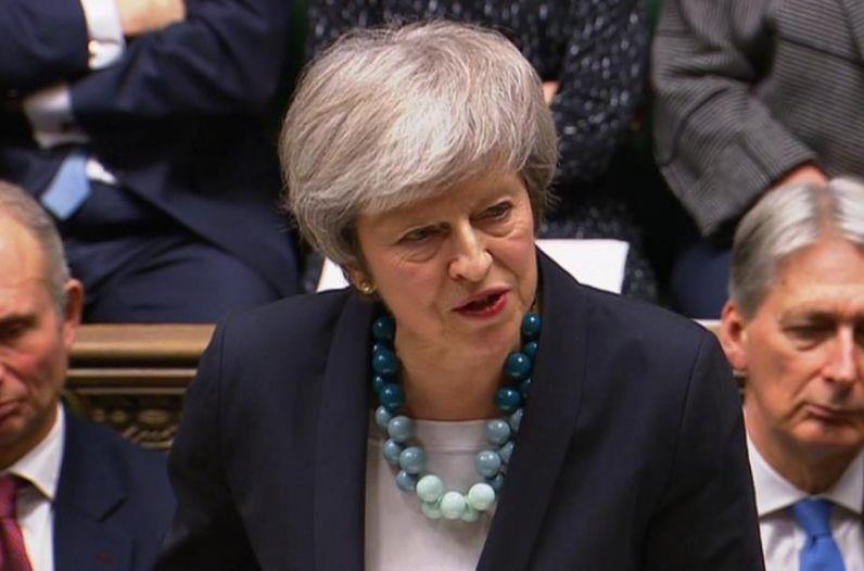 Theresa May zachowała swoje stanowisko