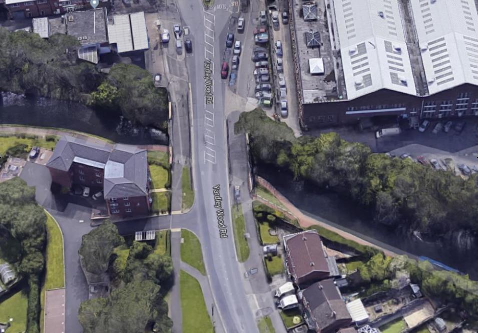 Mężczyzna uderzony w głowę i wepchnięty do kanału w Solihull