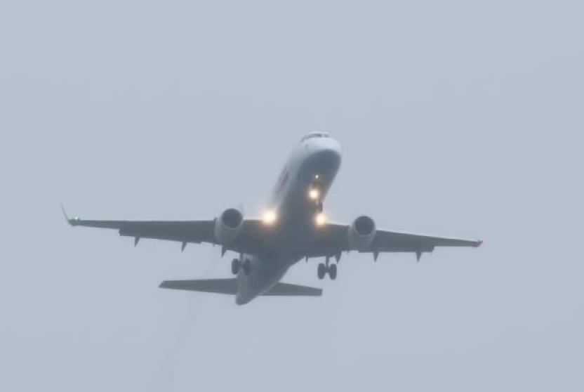 Pasażerowie lecący do Birmingham przeżyli chwile grozy. Lądowanie utrudnione przez silny wiatr