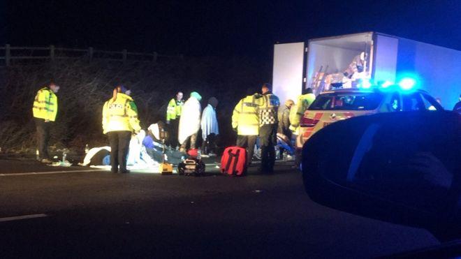 27 nielegalnych imigrantów ukrywało się w ciężarówce. Kierowca zatrzymany