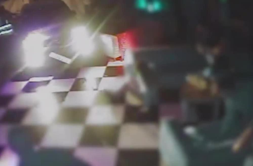 28 lat więzienia za umyślne wjechanie autem do nocnego klub. Policja opublikowała nagranie