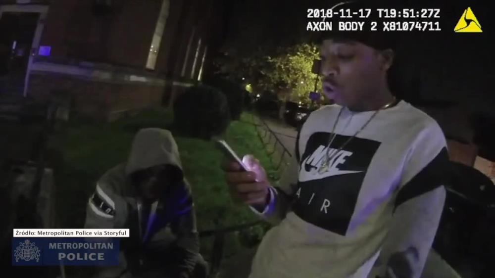 Brutalna napaść na policjantów nagrana przez kamerę osobistą policjantki.
