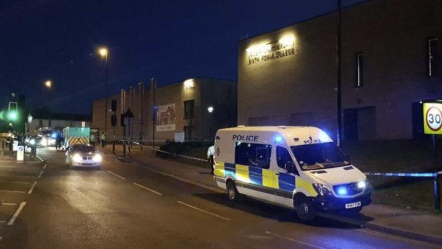 Zmarł nastolatek ugodzony nożem pod szkołą w Birmingham