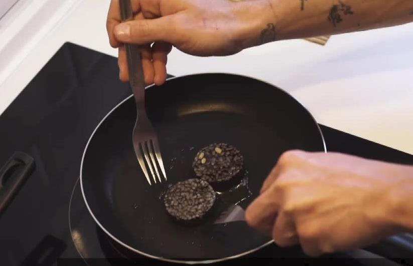 W Hiszpanii smakosze mogą skosztować kaszanki przyrządzonej z... ich własnej krwi