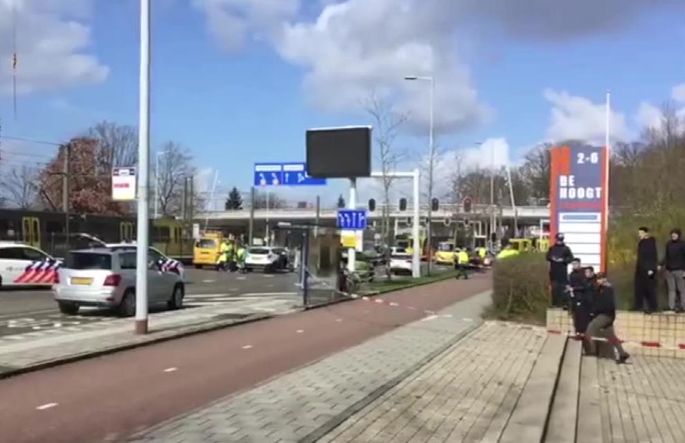 Nieznany sprawca zaczął strzelać w tramwaju w Utrechcie. Jedna osoba nie żyje, kilka jest rannych