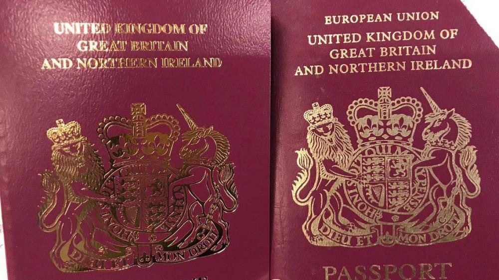 Brexitu wciąż nie ma, a napis Unia Europejska znika z brytyjskich paszportów