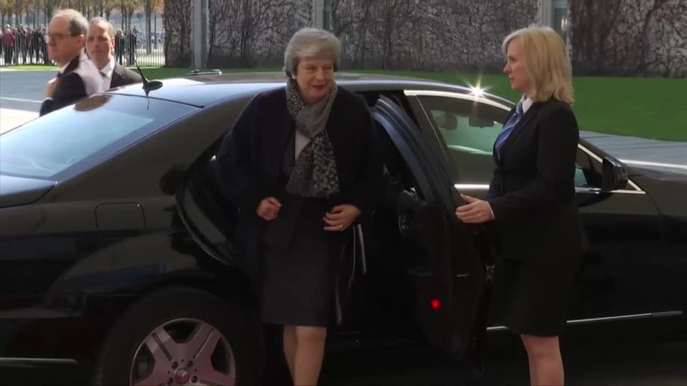 T. May spotkała się z A. Merkel w Berlinie. Rozmowy przed szczytem ws. brexitu