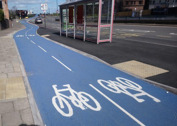 W Birmingham powstała pierwsza niebieska ścieżka rowerowa