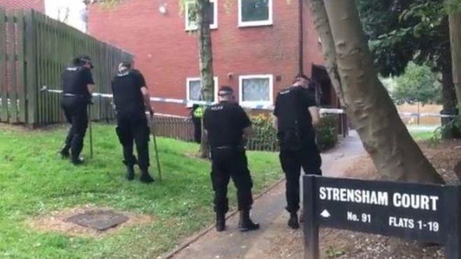 Mężczyzna postrzelony w twarz w mieszkaniu w Birmingham