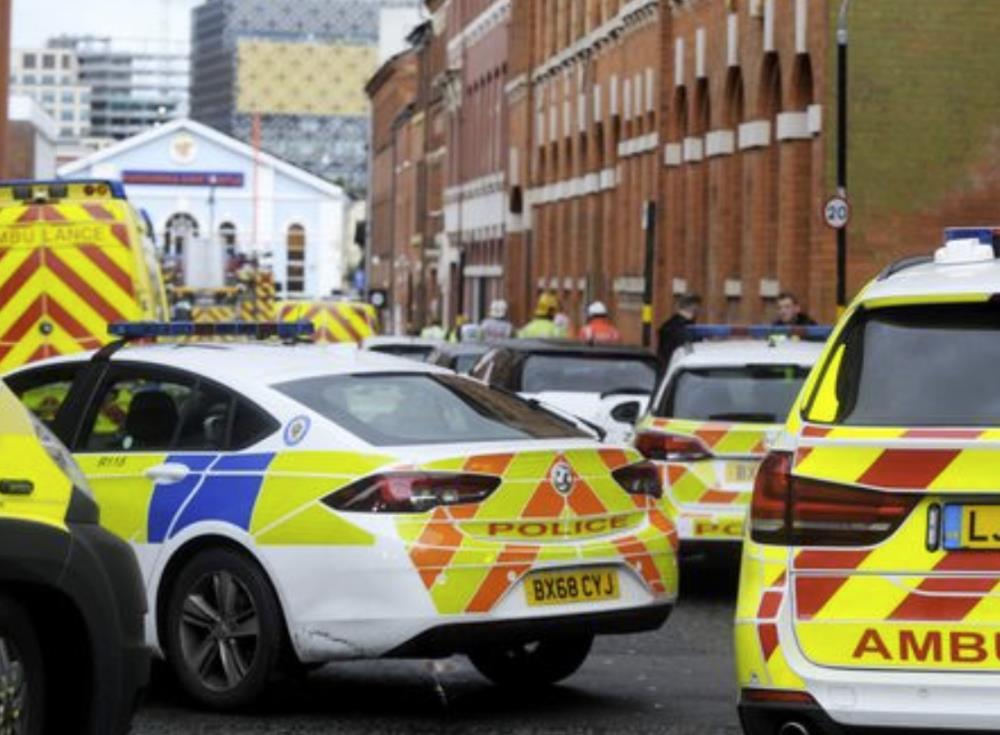 Jedna osoba nie żyje po zawaleniu się ściany w budynku w Birmingham