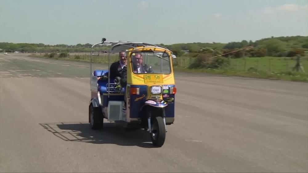 Najszybszy tuk tuk nie jeździ po Azji, tylko... na Wyspach.  Anglicy pobili rekord Guinnessa