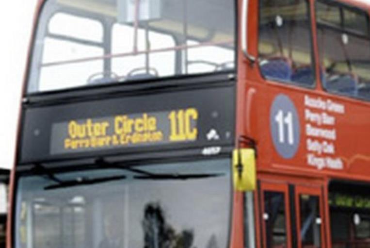 Policjant zaatakowany podczas bójki w autobusie nr 11