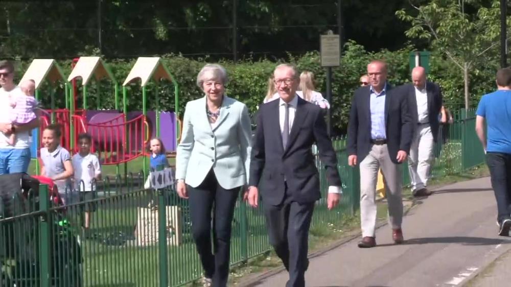 Theresa May oddała głos w wyborach do Europarlamentu. Jej partia jest dopiero piąta w sondażach