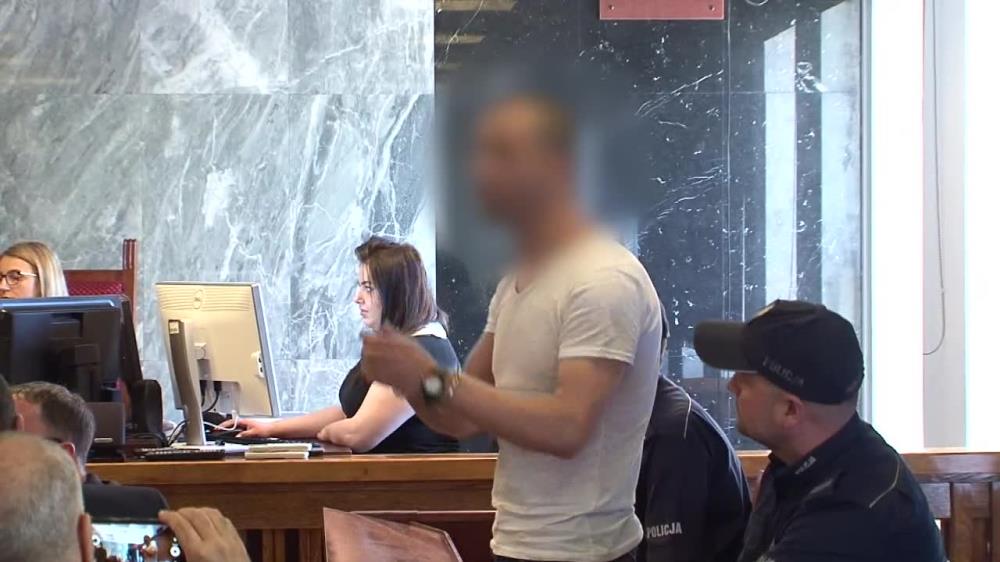 „Wrobili mnie, bo jestem muslim”. 12 lat więzienia dla Tunezyjczyka za zabójstwo pod barem z kebabami w Ełku