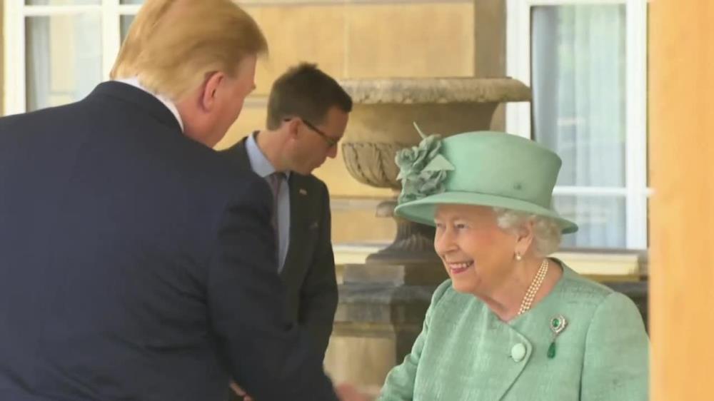 D. Trump spotkał się z królową Elżbietą II w Pałacu Buckingham