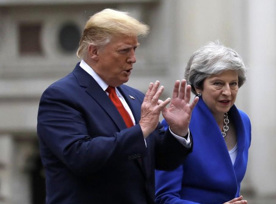 Twardy Brexit wyjdzie na dobre Wielkiej Brytanii. Trump stawia na Nigela Farage'a i jego partię