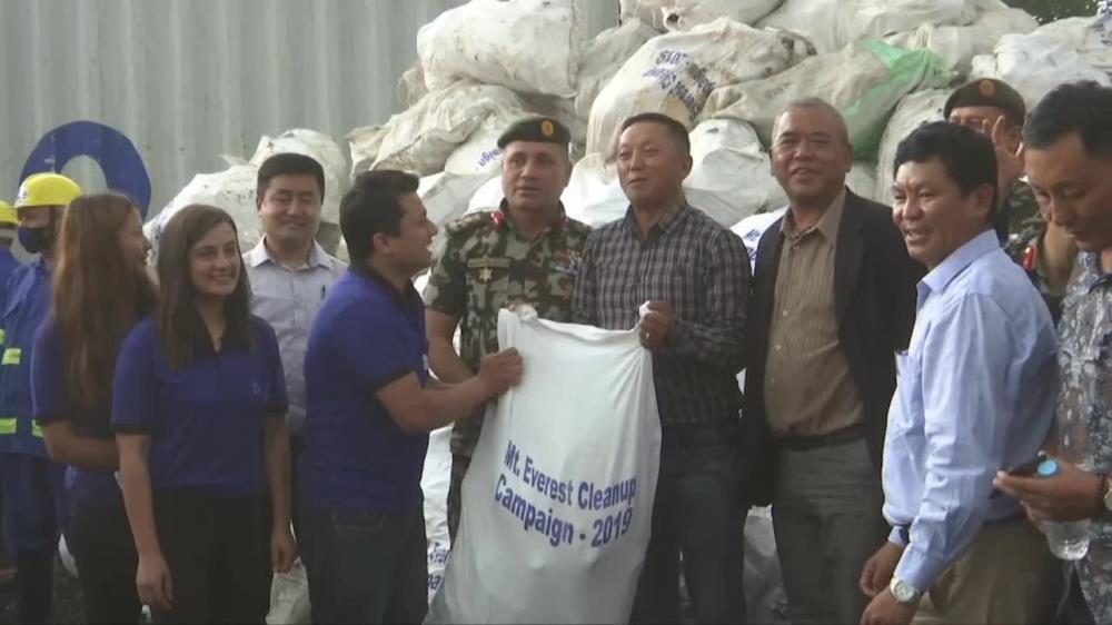 11 ton śmieci i cztery ciała odkryto podczas sprzątania na Mount Evereście
