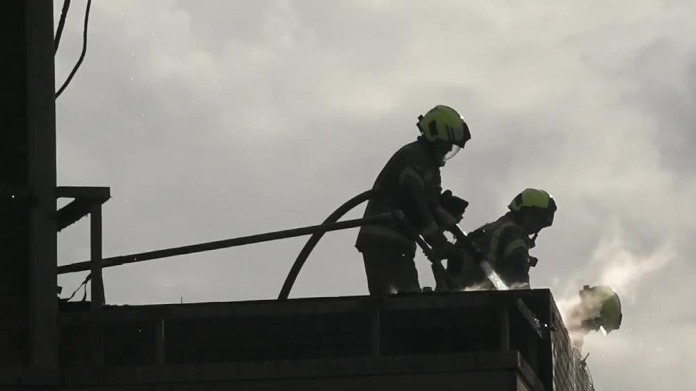 Potężny pożar bloku w Londynie. Spłonęło co najmniej 20 mieszkań. Dwie osoby zostały ranne