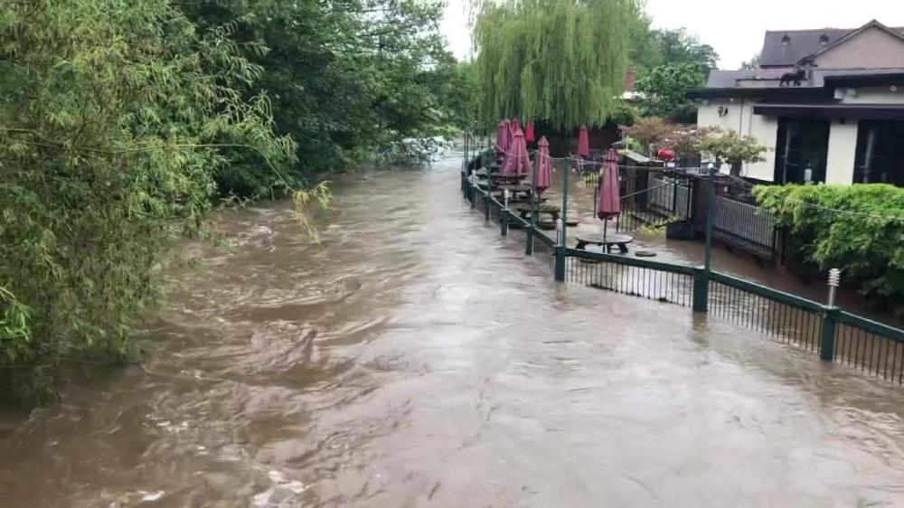 Ulewne deszcze w Wielkiej Brytanii. Zalane domostwa, nieprzejezdne drogi