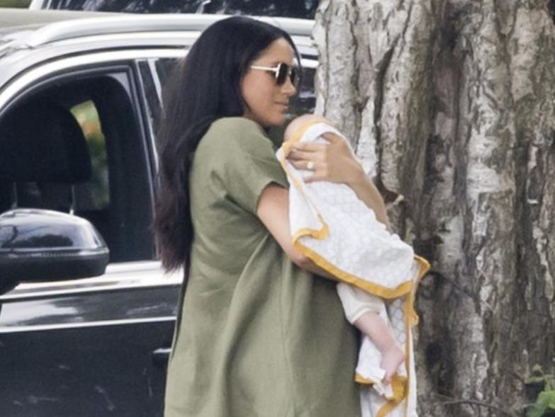 Brytyjskie media wietrzą aferę z Meghan Markle. Archie ma kocyk, który powstał w zakładzie wyzyskującym pracowników