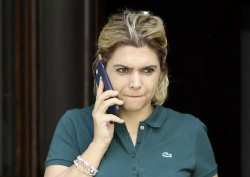 Oszukiwała na teście na prawo jazdy ukrywając zestaw słuchawkowy Bluetooth pod hidżabem