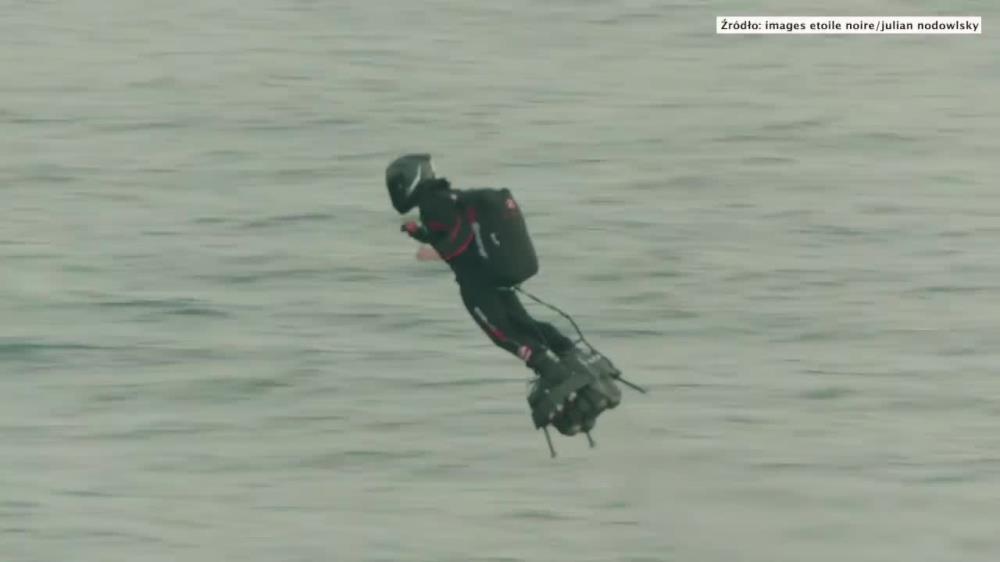 Historyczny wyczyn Franky'ego Zapaty. Przeleciał nad kanałem La Manche na flyboardzie