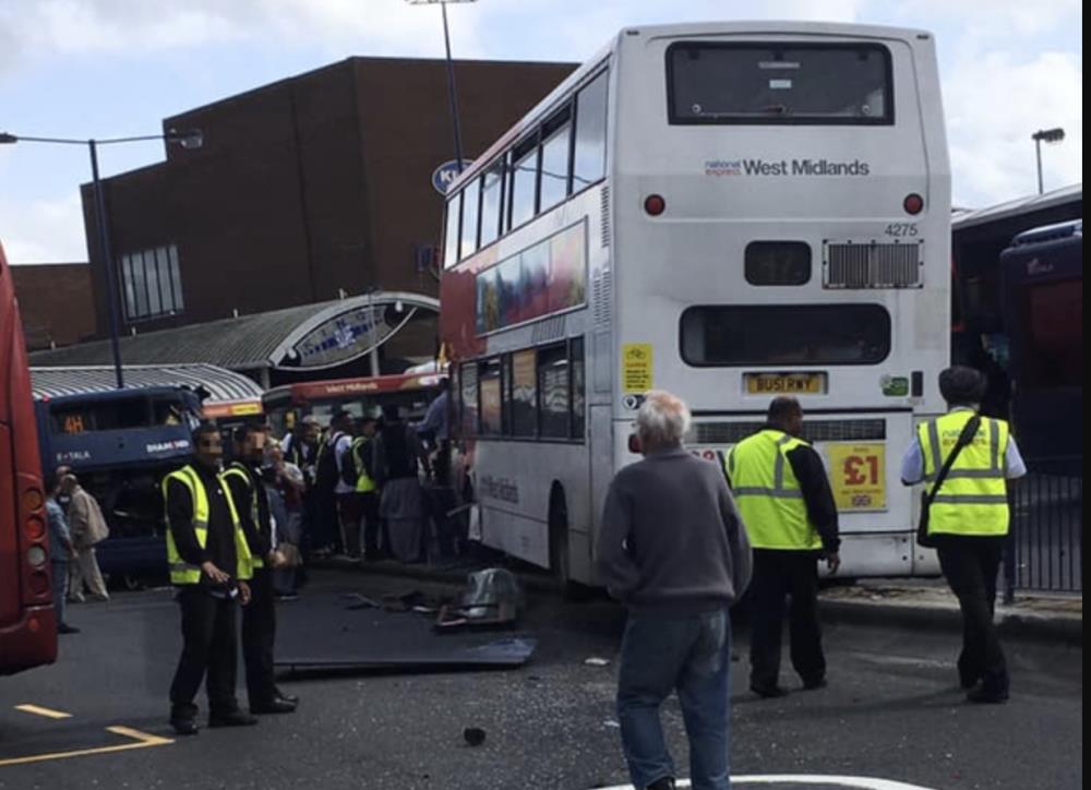 Wypadek autobusu w West Bromwich