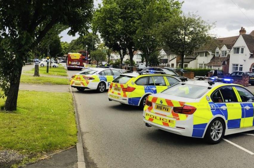Kobieta z dzieckiem potrącona przez samochód w Hodge Hill