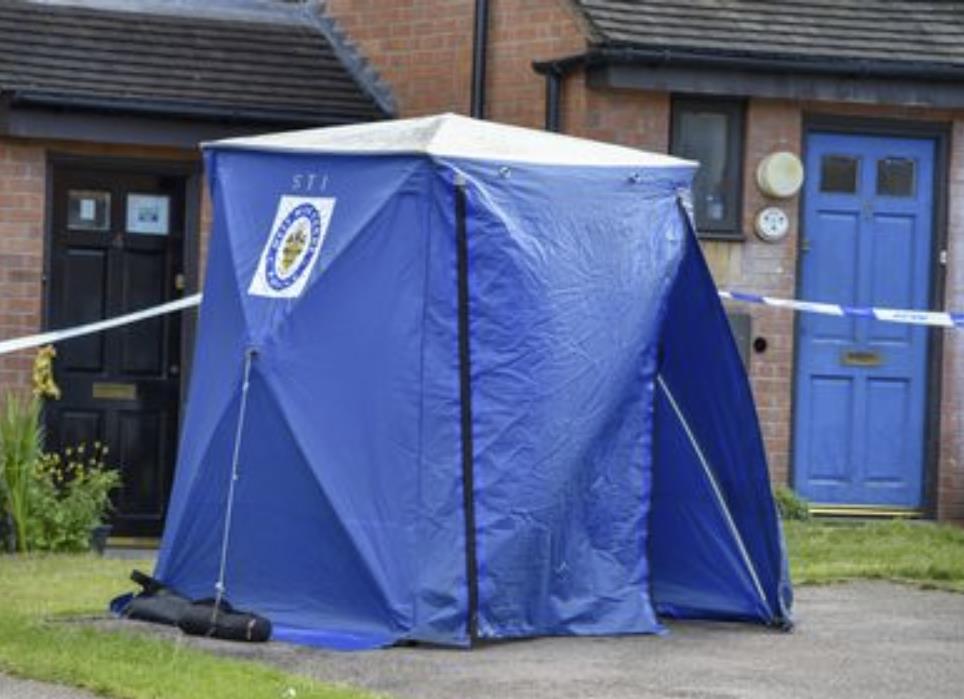 Wojna gangów w Saltley, strzały i maczeta, wszystko przy bawiących się dzieciach