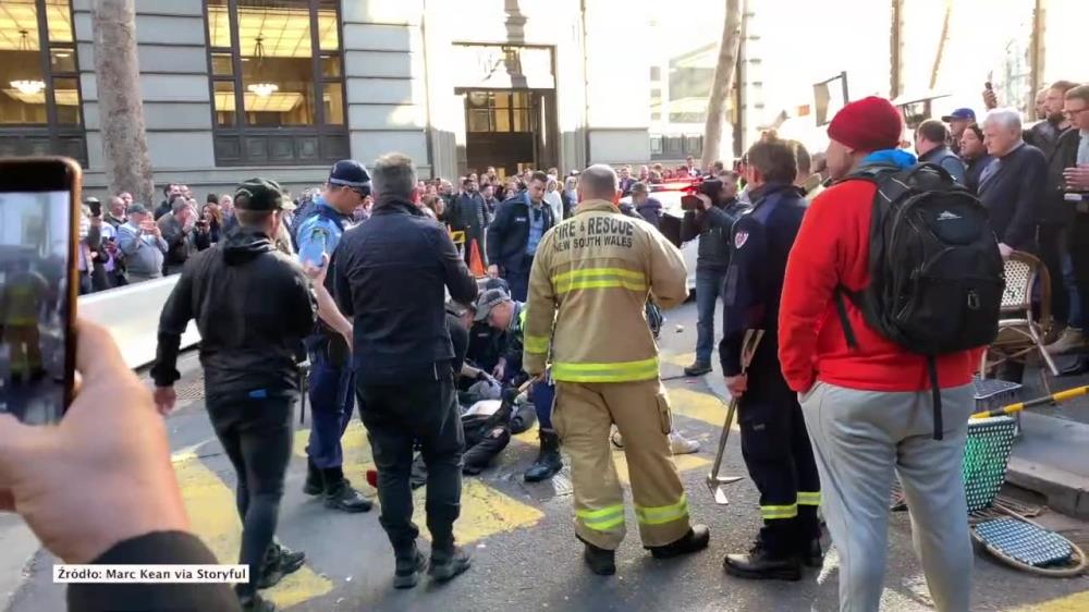 Atak nożownika w Sydney. Biegał po ulicach z nożem, zatrzymali go przechodnie