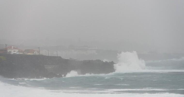 Uwaga: W Wielką Brytanię uderzy Huragan Lorenzo