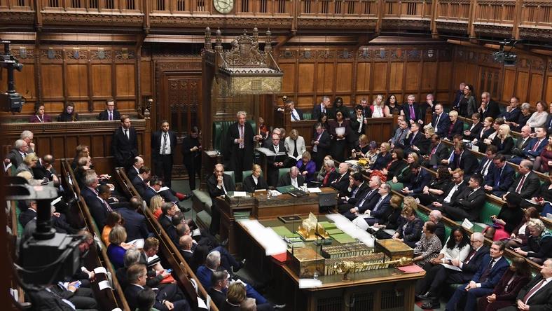 Pilne: Izba Gmin poparła projekt ustawy w sprawie wystąpienia z UE